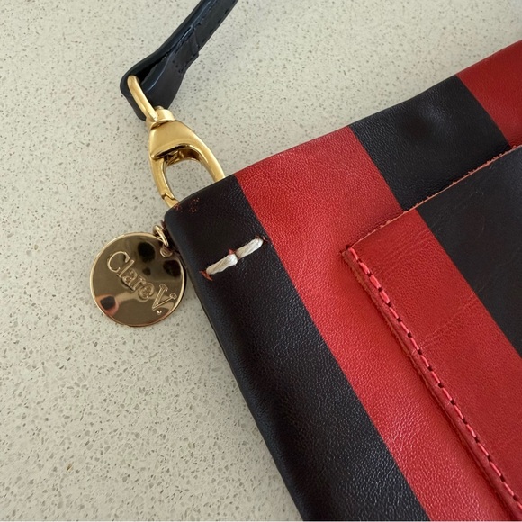 Clare V Poche! - Picture 2 of 8